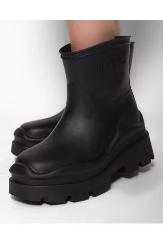 Rubber low boots made of one piece 45