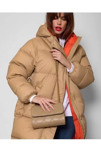 Long-sleeved puffy jacket with hood