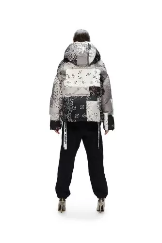 Puffy jacket fille dup with duvet and decorated with patchwork print