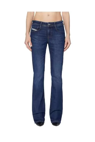 Jean bootcut en denim stretch avec taille ajustée