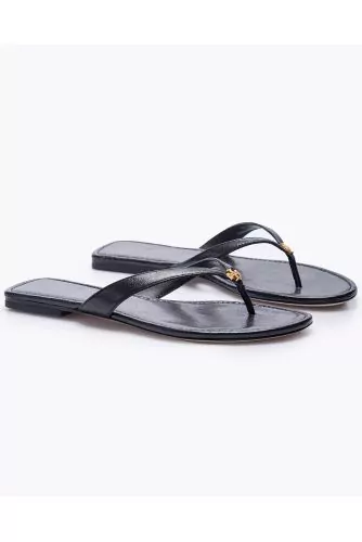 Leather flip-flops with small logo on the middle