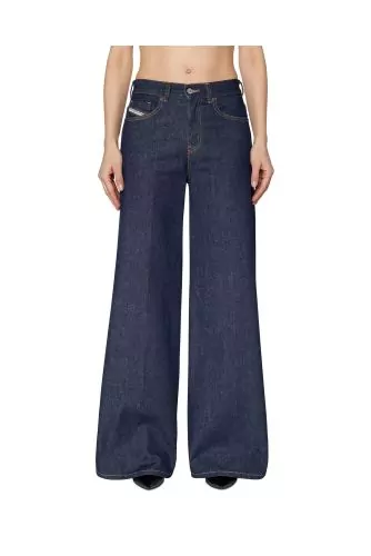Very wide jeans and high waisted in raw denim