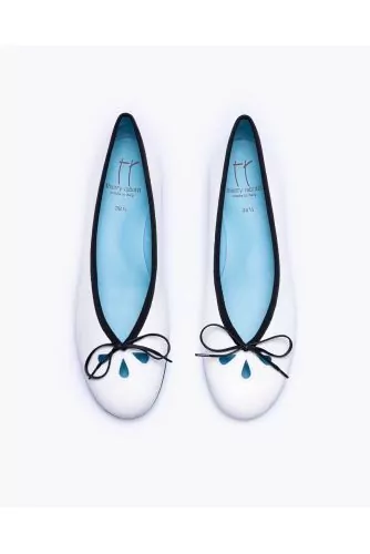 Nappa leather ballerinas with petal cutouts and bow