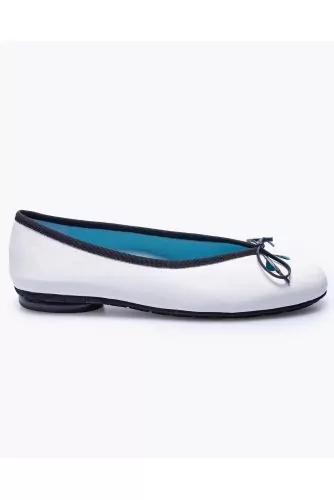 Nappa leather ballerinas with petal cutouts and bow