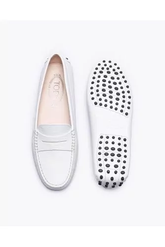 Mocassin Tod's "Gommini" blanc avec patte pour femme