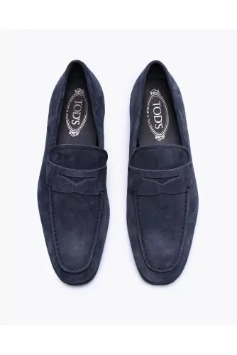 Mocassins en croûte de cuir avec patte et plateau surpiqué