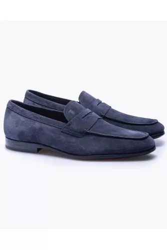 Mocassins en croûte de cuir avec patte et plateau surpiqué