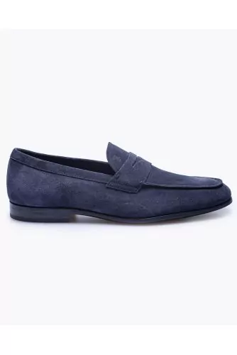 Mocassins en croûte de cuir avec patte et plateau surpiqué