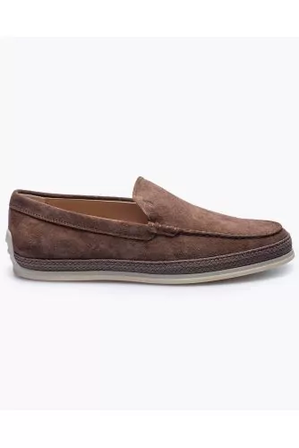 Mocassins en croûte de cuir avec empeigne lisse et unie et plateau surpiqué