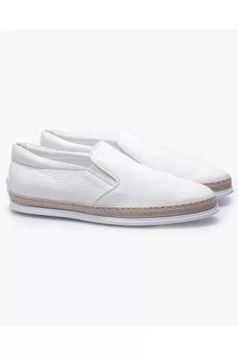 Slip-ons in grained leather with elastics