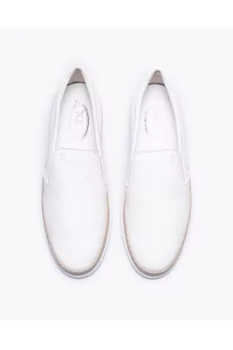 Slip-ons in grained leather with elastics