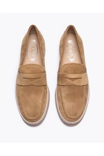 Mocassins en croûte de cuir avec patte et plateau surpiqué