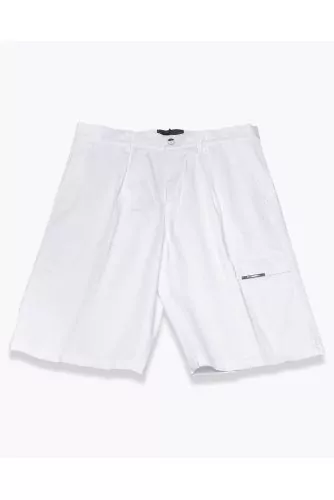 Cotton shorts with darts and pockets