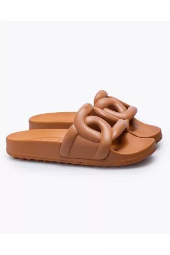 Flat plastic mules with large links