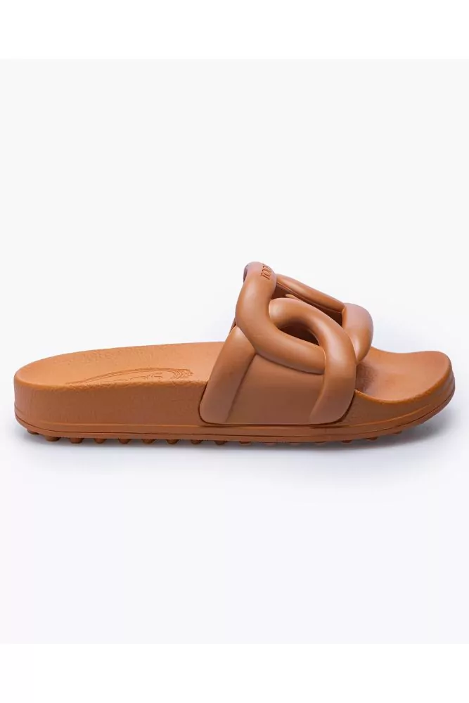 Flat plastic mules with large links