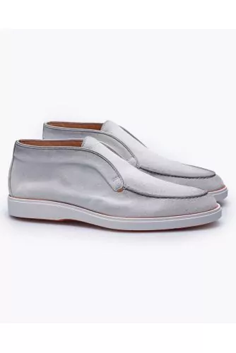 Mocassins en croûte de cuir avec empeigne lisse et plateau surpiqué