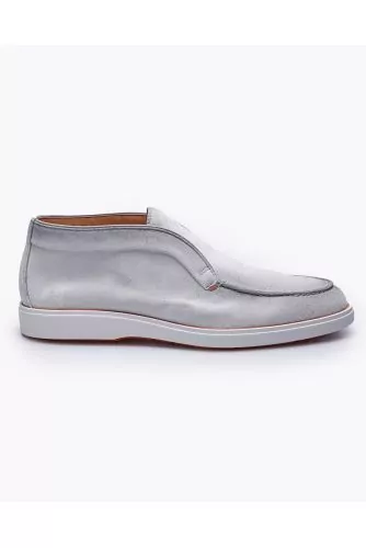 Mocassins en croûte de cuir avec empeigne lisse et plateau surpiqué