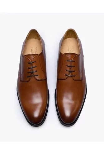 Leather derby shoes with shoelaces and smooth upper