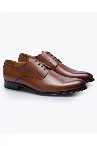 Leather derby shoes with shoelaces and smooth upper