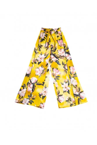 Suite pyjamas style with floral print