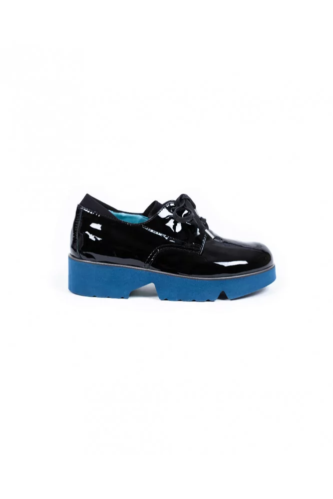 Black patent leather derby with microfiber outer sole