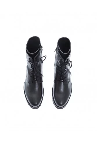 Leather boots with laces and zipper