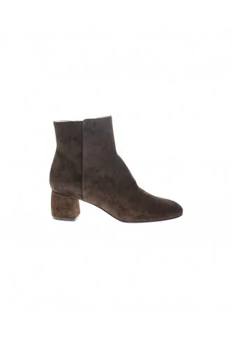 Suede boots with rounded tip 50