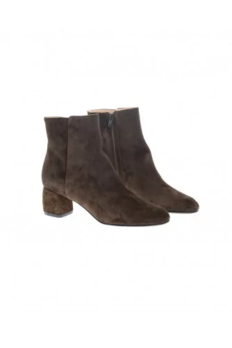 Suede boots with rounded tip 50
