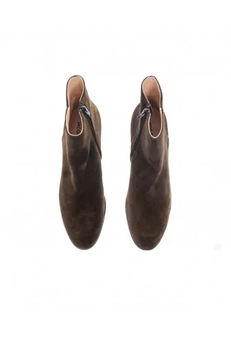 Suede boots with rounded tip 50