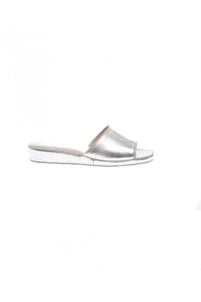 Open-toe metallic leather indoor mules 20