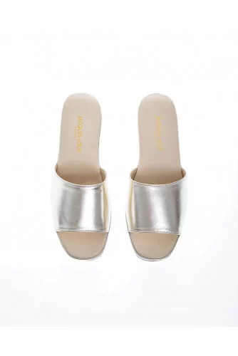 Open-toe metallic leather indoor mules 20