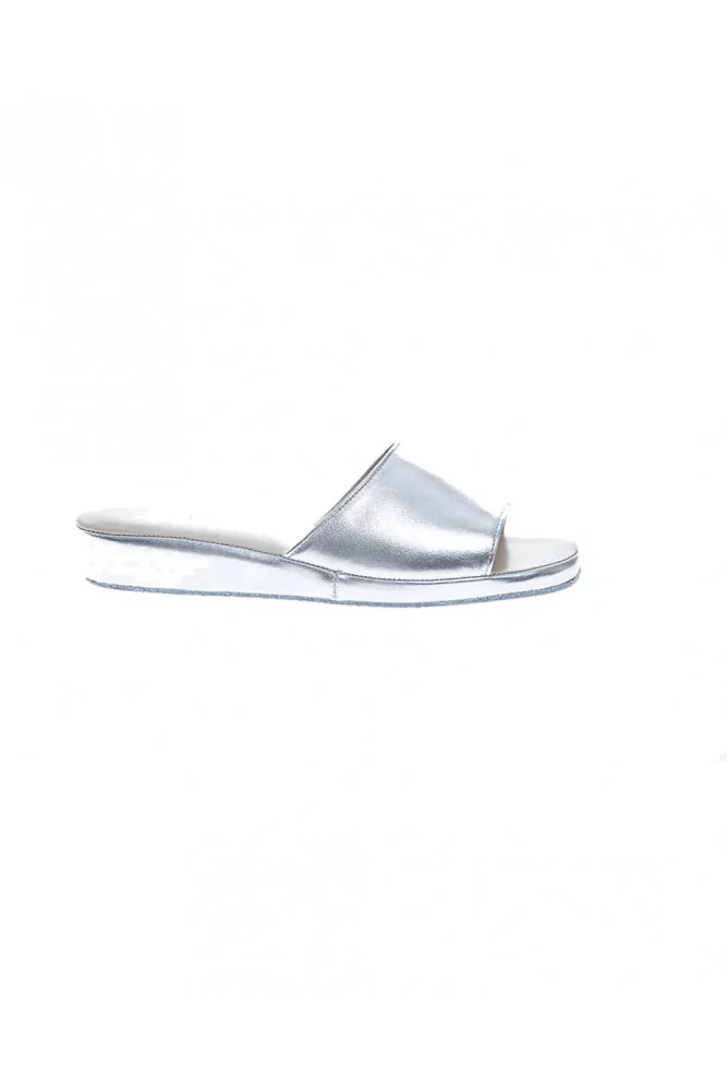 Open-toe metallic leather indoor mules 20