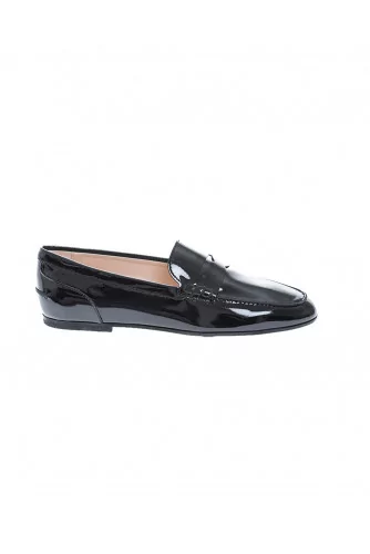 Patent leather moccasin with tab