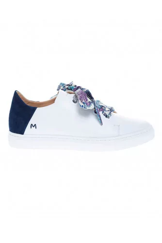 Tennis Mai Mai blanc contrefort velours marine ruban fleuri bleu pour femme