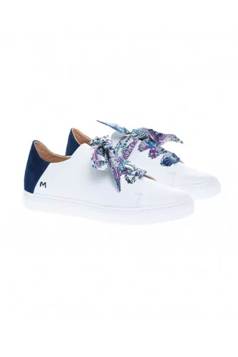 Tennis Mai Mai blanc contrefort velours marine ruban fleuri bleu pour femme