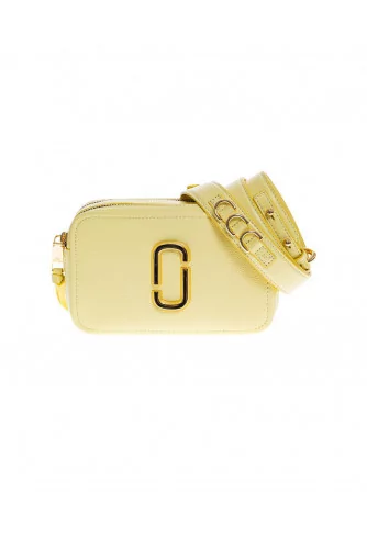 Soft Shot 21 - Rectangular grained leather bag with golden logo