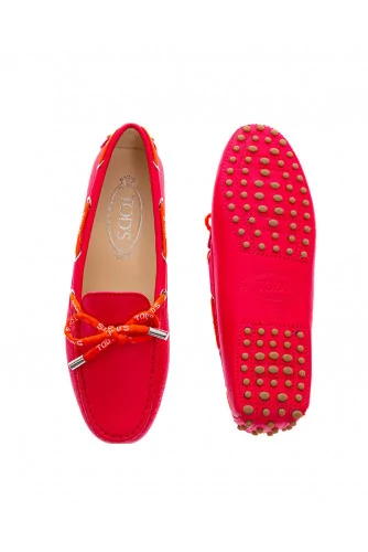 Mocassin Tod's "Lacetto" veau grainé fuschia tout picots lacet tissu orange