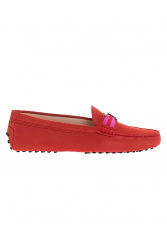 Mocassin Tod's "T Piatta" rouge patte bicolore et "T" en doré brossé