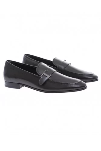 Mocassin Tod's noir avec patte et "T" en métal semelle cuir pour homme