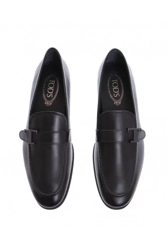 Mocassin Tod's noir avec patte et "T" en métal semelle cuir pour homme