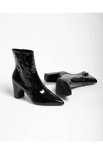 Linaria - Patent leather low boots with zip 75