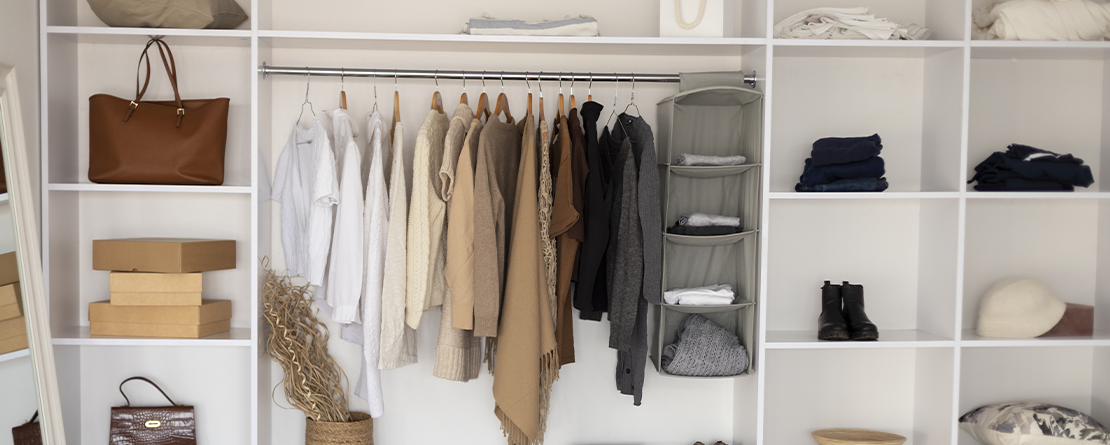 Rangement sous-vêtements sur cintres - Dressing organisé !