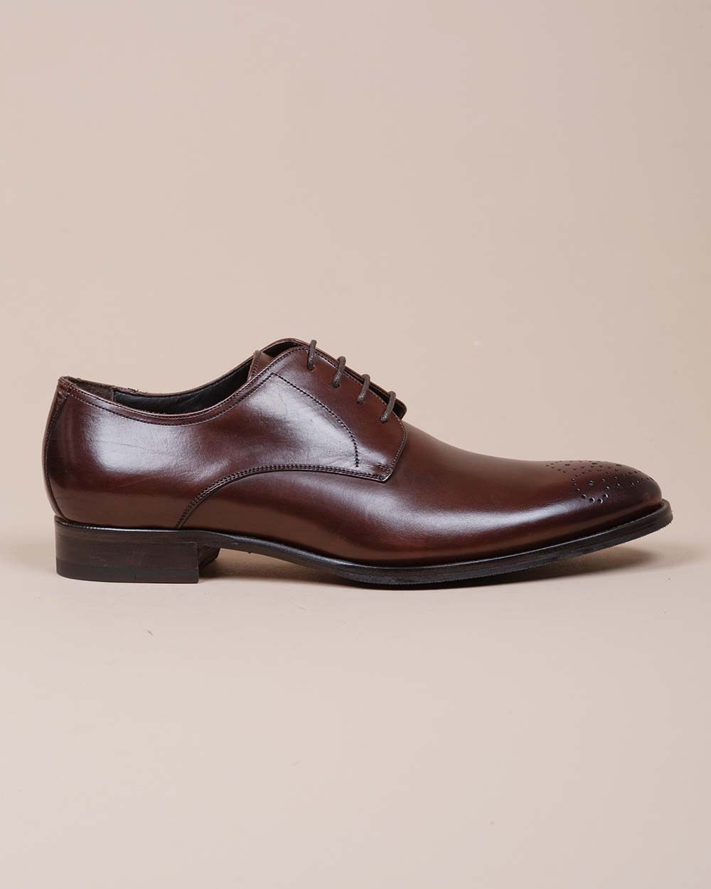 Derby en cuir bout fleuri